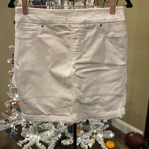 Chico's White Pull-On Skort